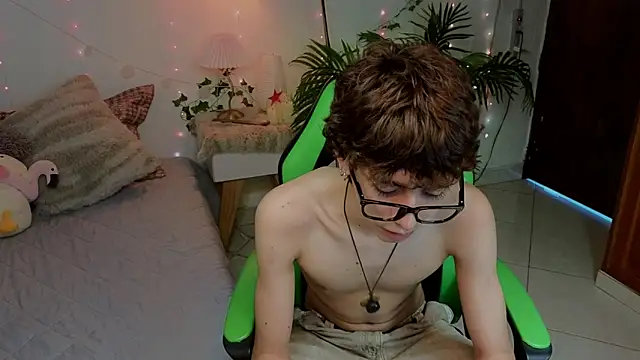 Snapshot of Matty_Sparkk chatting on 06-12-26, 01:20 Matty Sparkk online show from 06-12-26, 01:20