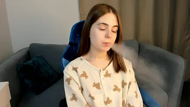 Snapshot of Velvetmimic_ chatting on 03-16-25, 01:06 Velvetmimic online show from 03-16-25, 01:06