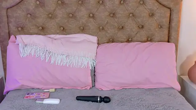 Mandyy1  online show from 04-15-26, 08:53