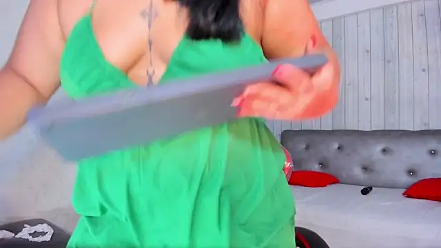 DianaGom online show from 12-19-25, 01:02