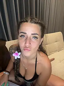 DarkVelvet online show from 04-14-26, 03:39