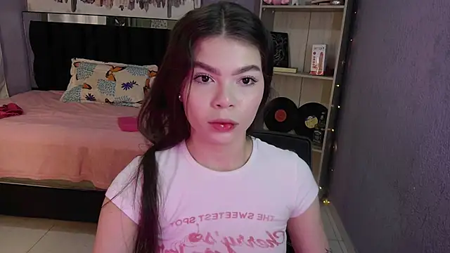 Snapshot of sweet_c4ndy chatting on 01-08-26, 02:34 sweet c4ndy online show from 01-08-26, 02:34