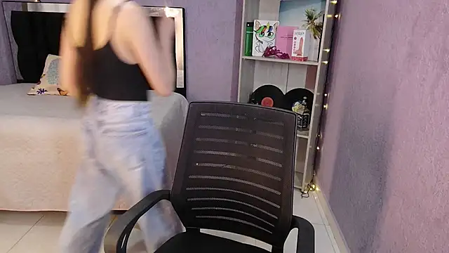 Snapshot of sweet_c4ndy chatting on 12-05-25, 06:50 sweet c4ndy online show from 12-05-25, 06:50