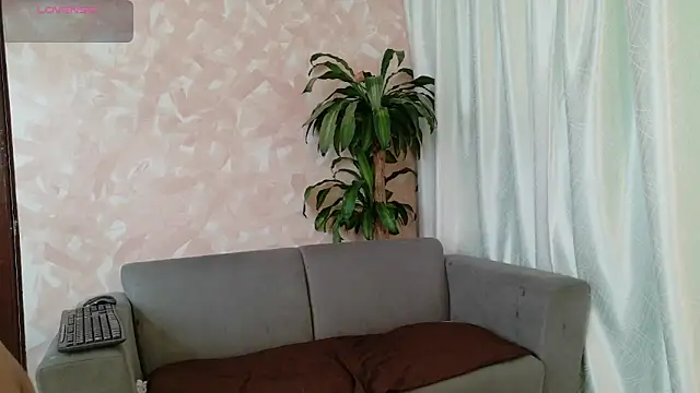 Snapshot of YuliethPetite chatting on 05-05-26, 01:25 YuliethPetite online show from 05-05-26, 01:25