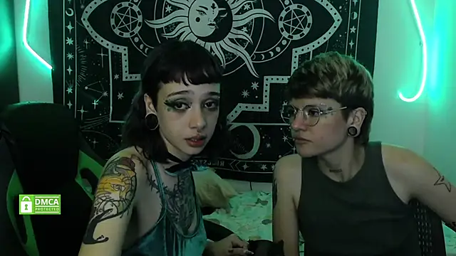 Snapshot of lovelockedlips chatting on 03-18-25, 05:56 lovelockedlips online show from 03-18-25, 05:56