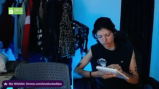 Snapshot of lovelockedlips chatting on 05-26-26, 03:59 lovelockedlips online show from 05-26-26, 03:59
