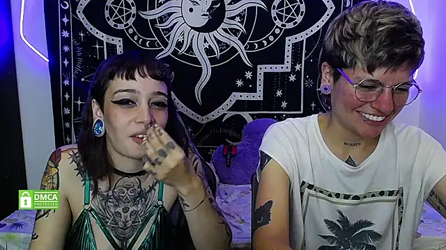 Snapshot of lovelockedlips chatting on 03-19-25, 02:48 lovelockedlips online show from 03-19-25, 02:48