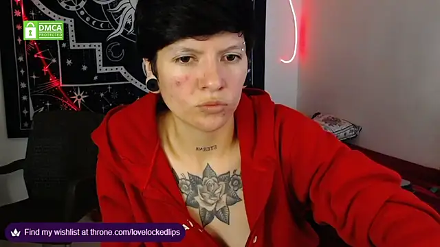 Snapshot of lovelockedlips chatting on 09-18-25, 09:40 lovelockedlips online show from 09-18-25, 09:40