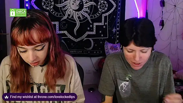 Snapshot of lovelockedlips chatting on 10-15-25, 04:33 lovelockedlips online show from 10-15-25, 04:33