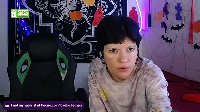 Snapshot of lovelockedlips chatting on 10-26-25, 06:41 lovelockedlips online show from 10-26-25, 06:41