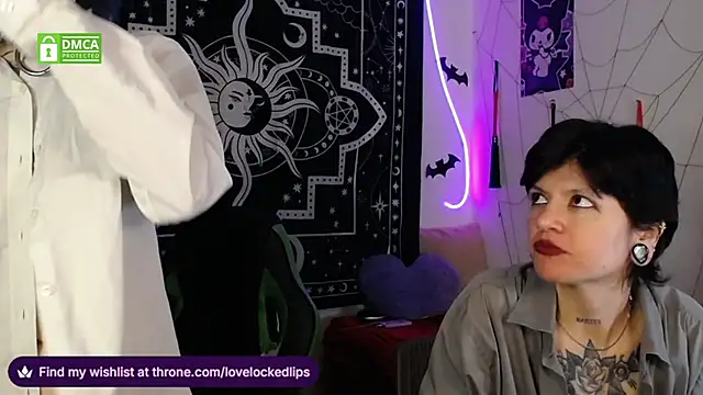 Snapshot of lovelockedlips chatting on 11-21-25, 01:15 lovelockedlips online show from 11-21-25, 01:15