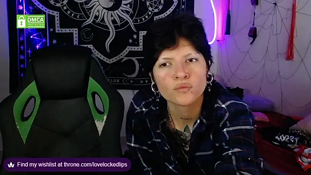Snapshot of lovelockedlips chatting on 10-18-25, 02:46 lovelockedlips online show from 10-18-25, 02:46