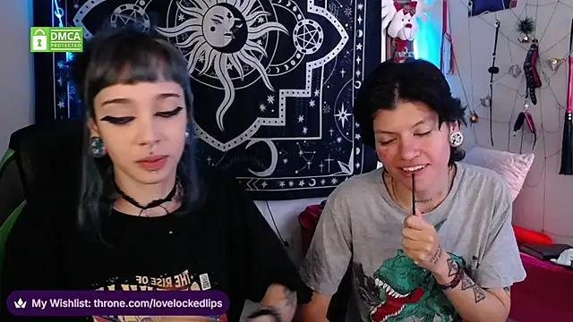 Snapshot of lovelockedlips chatting on 12-19-25, 08:00 lovelockedlips online show from 12-19-25, 08:00