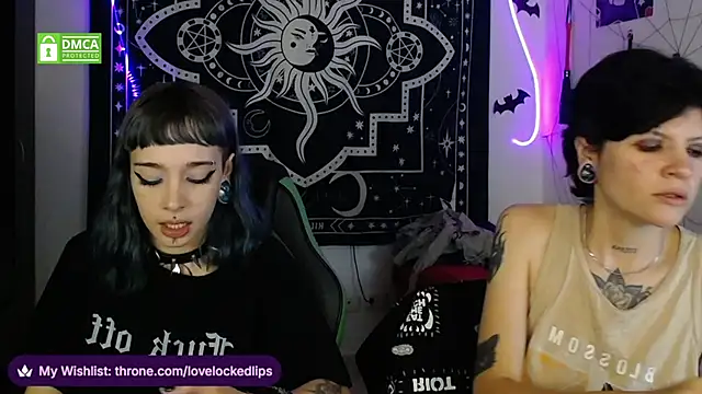 Snapshot of lovelockedlips chatting on 11-27-25, 03:51 lovelockedlips online show from 11-27-25, 03:51