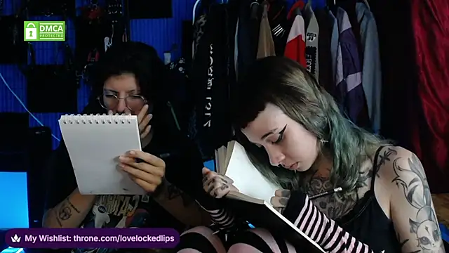 Snapshot of lovelockedlips chatting on 05-31-26, 05:57 lovelockedlips online show from 05-31-26, 05:57