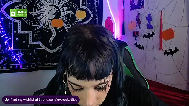 Snapshot of lovelockedlips chatting on 10-31-25, 01:35 lovelockedlips online show from 10-31-25, 01:35