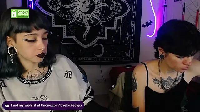 Snapshot of lovelockedlips chatting on 11-11-25, 06:19 lovelockedlips online show from 11-11-25, 06:19