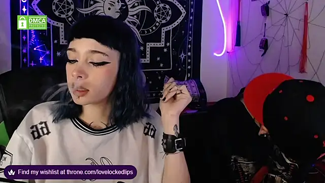 Snapshot of lovelockedlips chatting on 10-17-25, 02:26 lovelockedlips online show from 10-17-25, 02:26