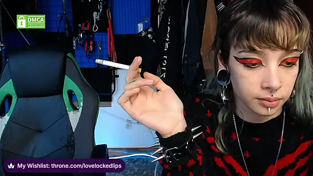 Snapshot of lovelockedlips chatting on 05-30-26, 05:51 lovelockedlips online show from 05-30-26, 05:51