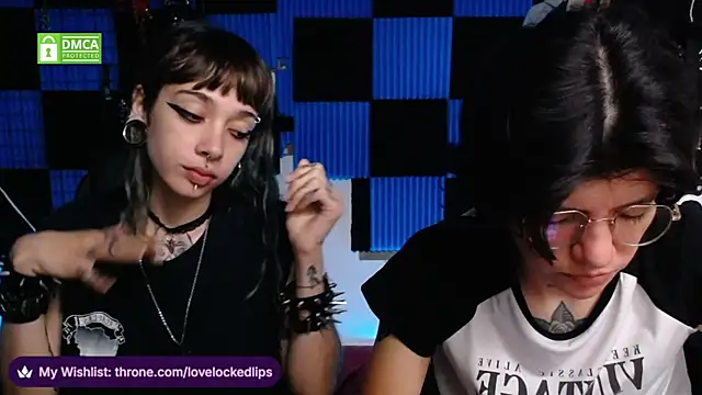 Snapshot of lovelockedlips chatting on 05-13-26, 01:51 lovelockedlips online show from 05-13-26, 01:51