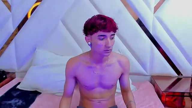 Snapshot of LauryAndNarem69 chatting on 03-21-25, 10:17 LauryAndNarem69 online show from 03-21-25, 10:17