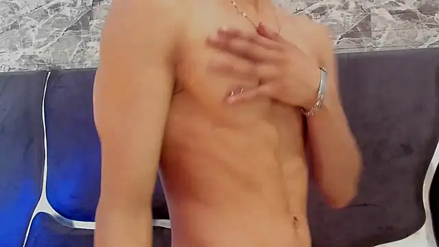 Snapshot of LauryAndNarem69 chatting on 03-20-25, 04:20 LauryAndNarem69 online show from 03-20-25, 04:20