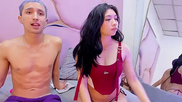 Snapshot of LauryAndNarem69 chatting on 09-09-25, 07:29 LauryAndNarem69 online show from 09-09-25, 07:29