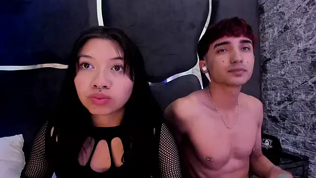 Snapshot of LauryAndNarem69 chatting on 03-19-25, 08:43 LauryAndNarem69 online show from 03-19-25, 08:43