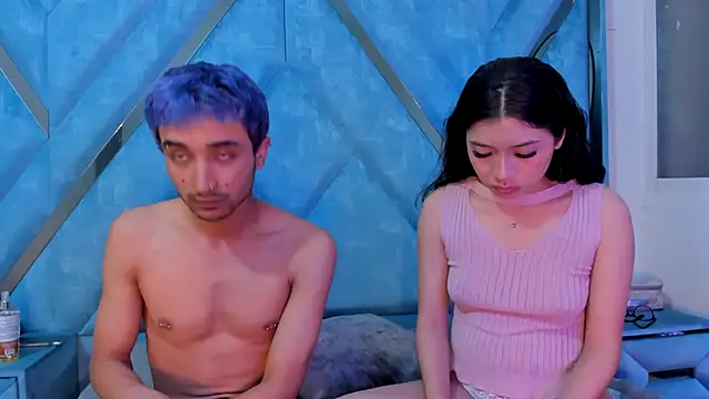 Snapshot of LauryAndNarem69 chatting on 10-25-25, 08:46 LauryAndNarem69 online show from 10-25-25, 08:46