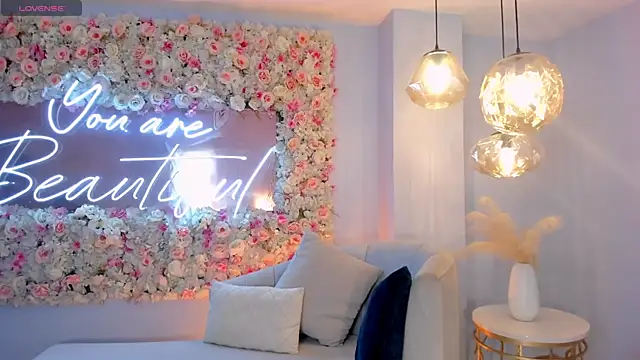 CandaseRussell online show from 11-24-25, 08:42