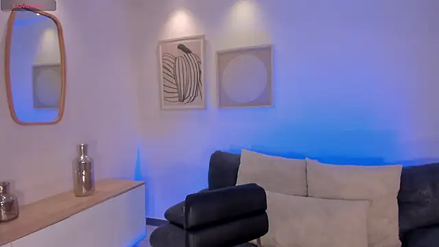 CandaseRussell online show from 04-17-26, 03:42