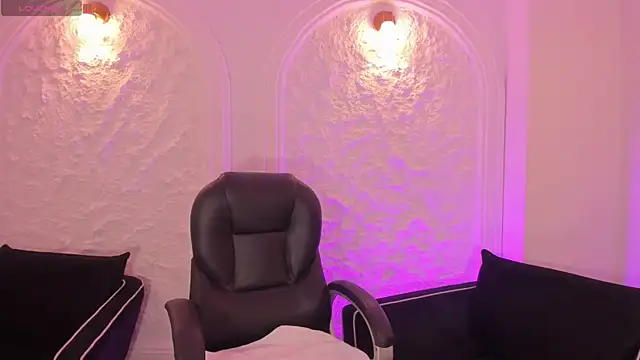 CandaseRussell online show from 12-15-25, 01:11