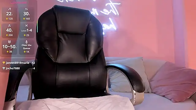 CandaseRussell online show from 12-13-25, 08:04