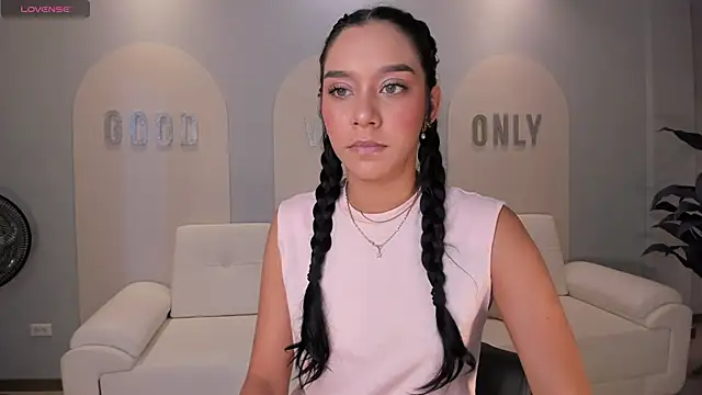 AmaliaCrus online show from 11-12-25, 08:23