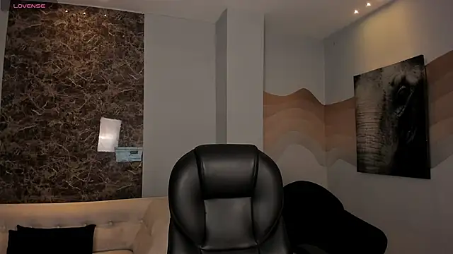 MaiaCollins online show from 11-12-25, 05:50