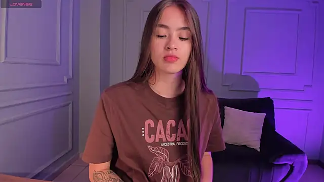 MaiaCollins online show from 11-18-25, 06:33