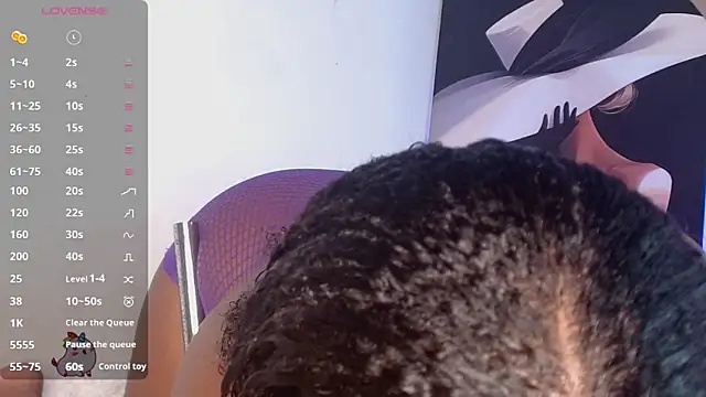 LaurenG7 online show from 10-17-25, 08:21