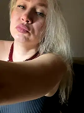 Nikusia online show from 12-04-25, 01:54