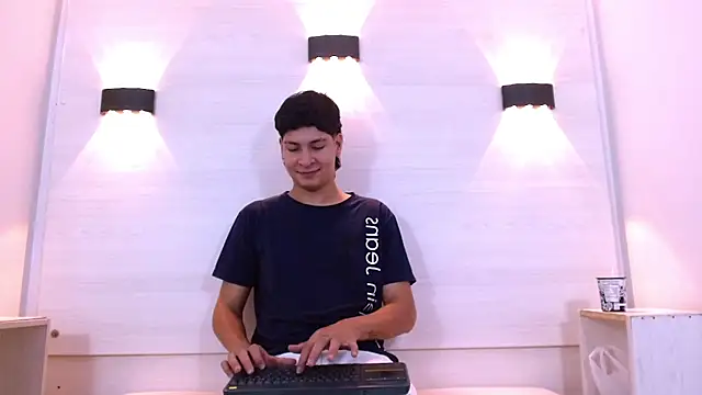 Jhojan twink online show from 11-22-25, 01:10