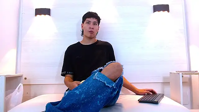 Jhojan twink online show from 11-28-25, 12:27