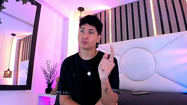 Jhojan twink online show from 11-04-25, 07:06