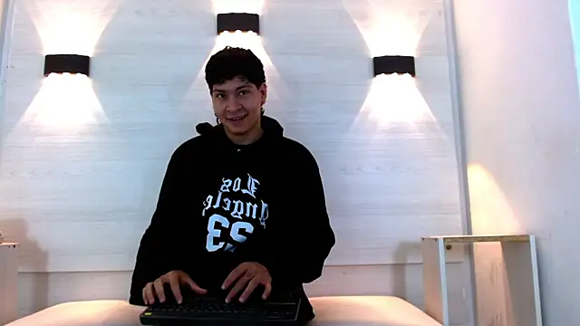 Jhojan twink online show from 12-04-25, 12:04