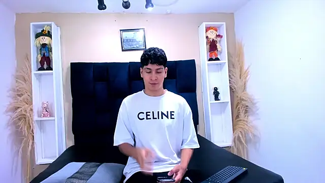 Jhojan twink online show from 10-26-25, 04:57