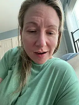 Snapshot of LittleMsMILF chatting on 02-25-26, 09:47 LittleMsMILF online show from 02-25-26, 09:47