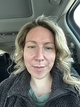 Snapshot of LittleMsMILF chatting on 02-26-26, 03:45 LittleMsMILF online show from 02-26-26, 03:45