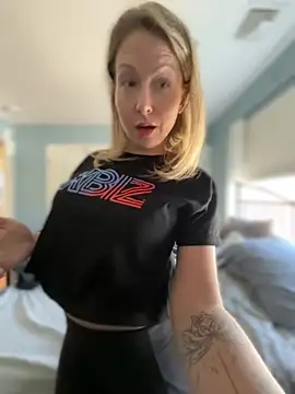 LittleMsMILF online show from 04-08-26, 05:36