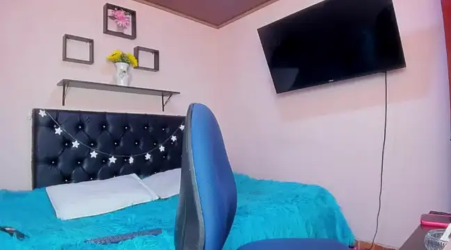 Snapshot of karol_f00x chatting on 03-20-25, 01:26 karol f00x online show from 03-20-25, 01:26