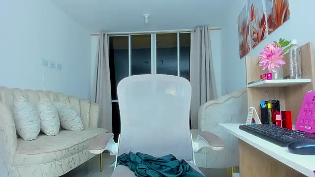 Snapshot of karol_f00x chatting on 02-20-26, 01:02 karol f00x online show from 02-20-26, 01:02