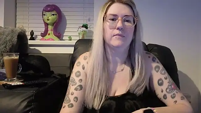 Snapshot of Sizzling_Indie36 chatting on 02-01-26, 10:08 Sizzling Indie36 online show from 02-01-26, 10:08