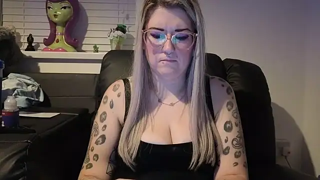 Snapshot of Sizzling_Indie36 chatting on 02-05-26, 08:59 Sizzling Indie36 online show from 02-05-26, 08:59